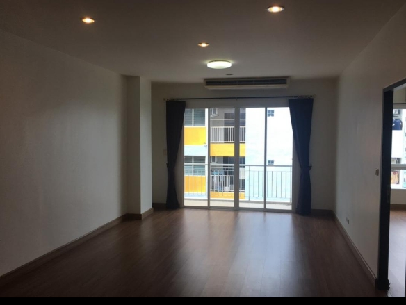 ให้เช่าและขายคอนโด เดอะ เวลลิงตัน คอนโด  ใกล้ทางด่วนศรีนครินทร์