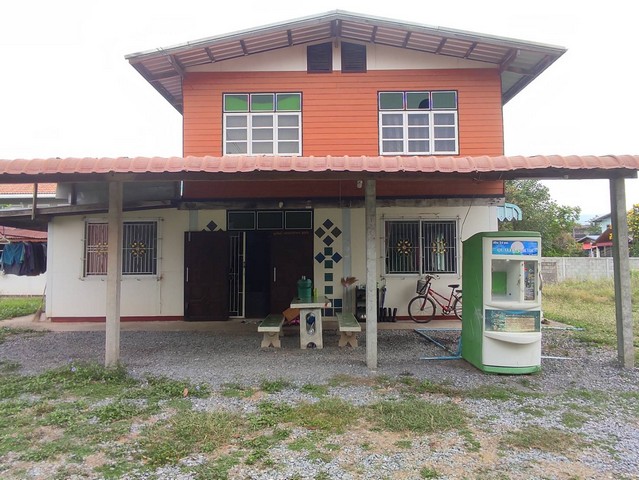 บ้านสองชั่นไม้กึ่งปูน พื้นที่บ้าน  2งาน 84 ตารางวา บ้านโคกเจริญ  ต.ศรีสุข  อ.สีชมพู จ.ขอนแก่น