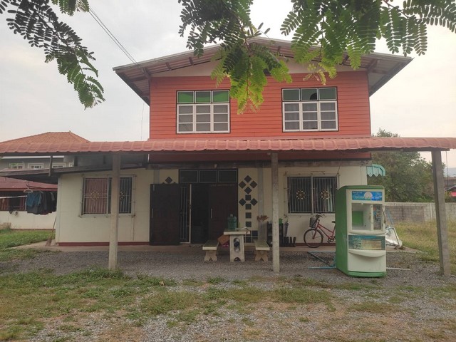 บ้านสองชั่นไม้กึ่งปูน พื้นที่บ้าน  2งาน 84 ตารางวา บ้านโคกเจริญ  ต.ศรีสุข  อ.สีชมพู จ.ขอนแก่น