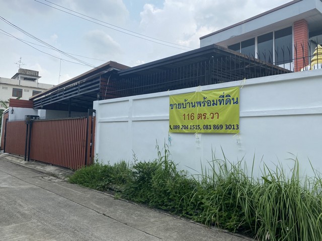 ขายด่วนๆๆ   บ้านเดี่ยว 2 ชั้น  พร้อมอยู่ค่ะ  พิกัด รามอินทรา 27 บ้านทหารผ่านศึกเกาหลี แขวงอนุสาวรีย์ เขตบางเขน กทม