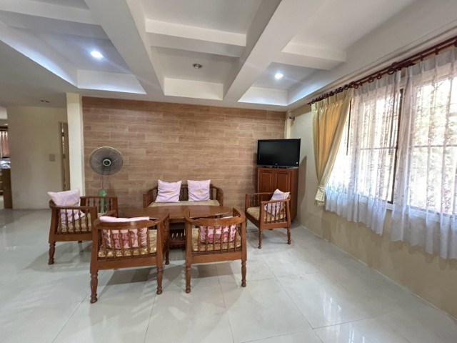 ให้เช่าบ้านเดี่ยว2ชั้นต.รวมโชค2ชั้น70ตรว250ตร.ม5นอน4น้ำ1แม่บ้านฟอร์ฯครบจอดรถในบ้านได้2คันเช่า55000บาท/เดือน ถนนโชคชัยซอย56