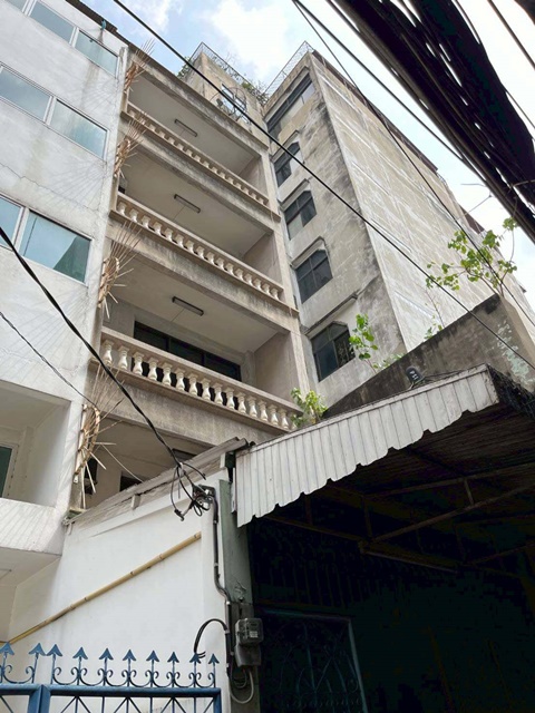 ทรงวาด MRTวัดมังกรเพียง 499ม. ให้เช่าตึกแถว 4.5 ชั้น ย่านสำเพ็ง เยาวราช Chinatown โกดัง คาเฟ่ หรือโฮสเทล 290 ตร.ม. 22ตร.วา