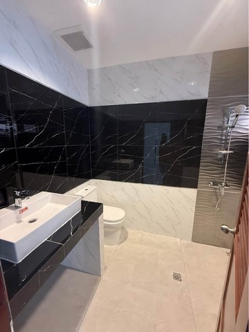 ให้เช่าทาวโฮม5 ชั้นใกล้สุขุมวิท 39, 49, 55 และถนนเพชรบุรีใกล้  BTS ทองหล่อ ย่านทองหล่อ โครงการ ทองหล่อคลาสสิคโฮม