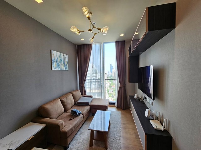 Noble Around Sukhumvit 33 spacious safe quiet 18th floor BTS Phrom Phong