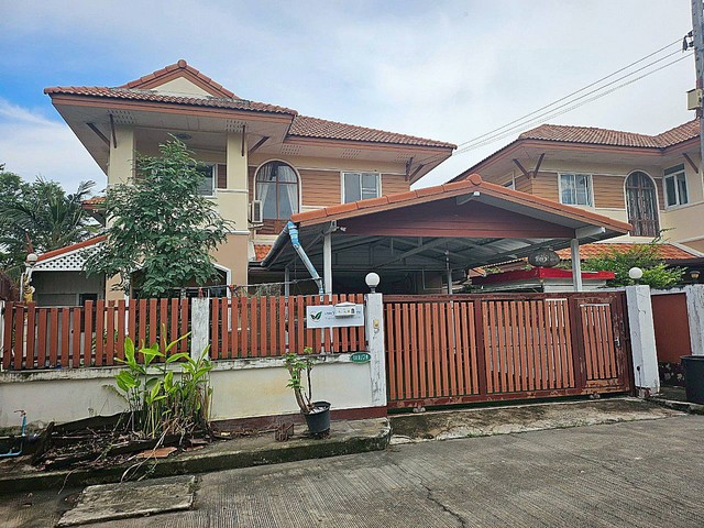 บ้านเดี่ยว​2​ ชั้นหลังใหญ่​ บน​เนื้อที่​ 56​ ตรว​ หัวมุม  3ห้องนอน​ 2​ ห้องน้ำ​  2ที่จอดรถ บ้านต่อเติม​พร้อมอยู่