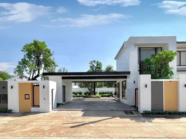 ราคาเริ่มที่ 11,350,000 บาท ที่ดิน 150-250 ตรว.​ #โซนหางดง #สไตล์โมเดิร์น ทำเลดีเยี่ยม เดินทางสะดวกสบาย พร้อมให้คุณเป็นเจ้าของก่อนใคร!!