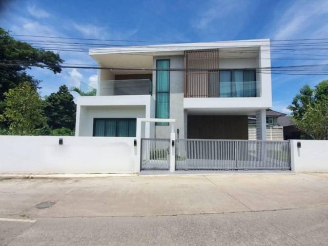 โซนสันกำแพง ขายเพียง 4.29 ล้าน 58 ตรว. #บ้านสร้างใหม่ 2 ชั้น #สไตล์โมเดิร์น ทำเลดี เนื้อที่กว้าง #แปลงหัวมุม #น้ำไม่ท่วม