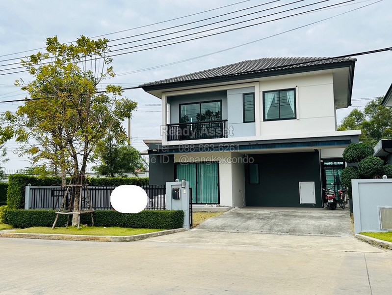 PN689HS0501 ขายบ้านเดี่ยว 2 ชั้น บริทาเนีย บางนา - สุวรรณภูมิ เนื้อที่ 61.3 ตรว 3นอน 3น้ำ หลังมุมสวยสุด โปร่ง และน่าอยู่ พร้อมของแถมมากมาย 