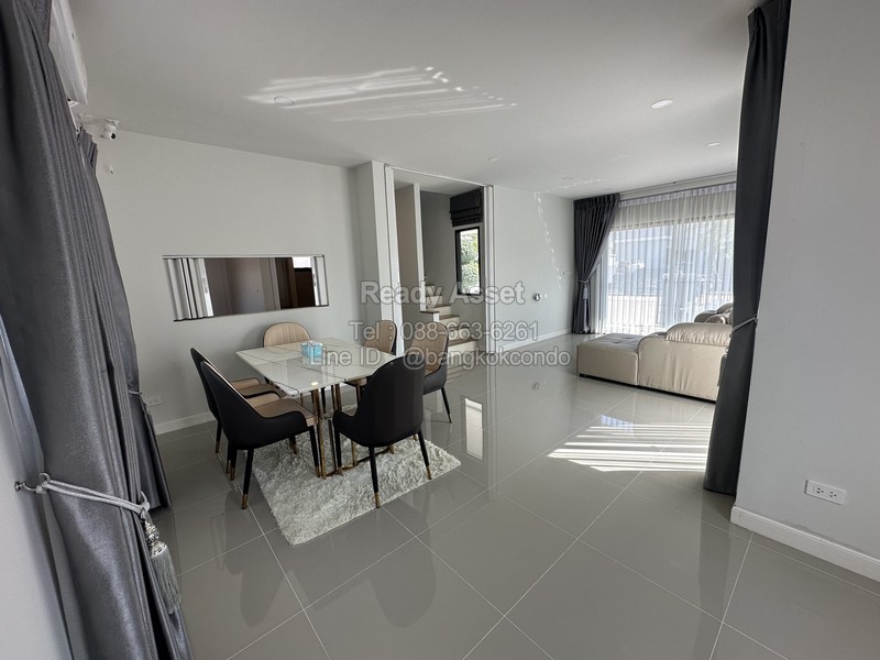 PN689HS0501 ขายบ้านเดี่ยว 2 ชั้น บริทาเนีย บางนา - สุวรรณภูมิ เนื้อที่ 61.3 ตรว 3นอน 3น้ำ หลังมุมสวยสุด โปร่ง และน่าอยู่ พร้อมของแถมมากมาย