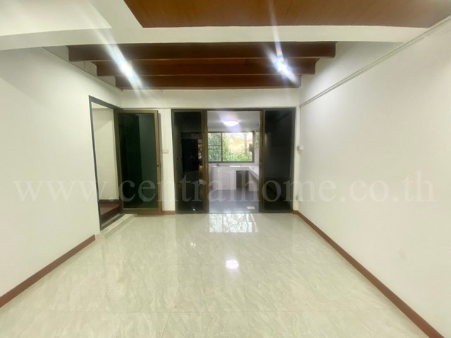 B1 ทาวน์เฮ้าส์ ซอยรัตนาธิเบศร์ 22 รีโนเวท ใกล้ MRT บางกระสอ