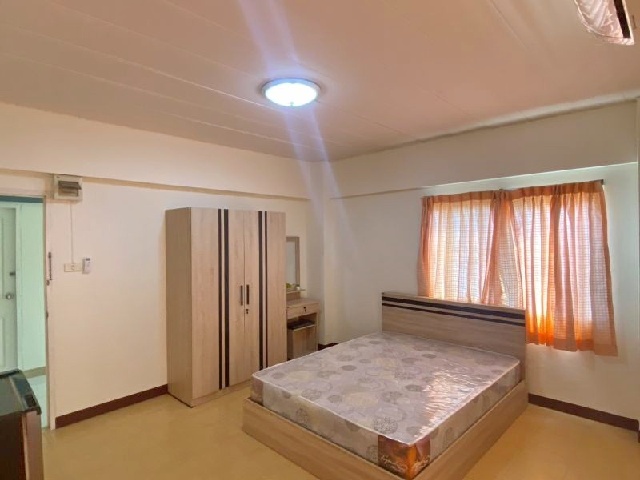 MRT รามอินทรา กม .4  500 ม.ให้เช่าอพาร์ทเมนทใหม่ 5 ชั้น 24ตร.ม. ม.เกริก  2.7 กม. ทำเลดีเยี่ยม  พร้อมเฟอร์ สะอาด ปลอดภัย 1 นอน 1 น้ำ