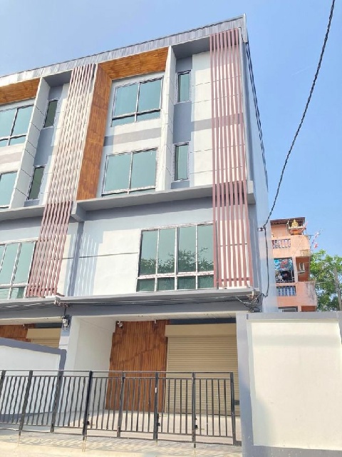 เพชรเกษม 69  MRT หลักสอง 2.5 กม. ให้เช่าทาวน์โฮมหรู 4 ชั้น 22ตร.วา.350 ตร.ม.รร.สารสาสน์วิเทศบางบอน 4.8 กม.4 นอน 4 น้ำ 