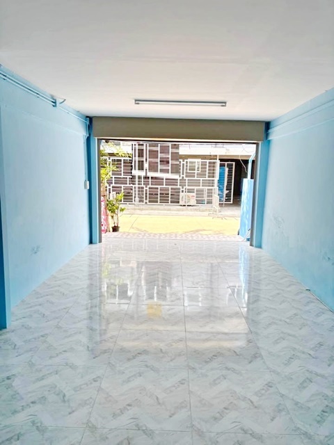 ให้เช่า ทาวน์เฮ้าส์ 3 ชั้น พร้อมเข้าอยู่ เซ็นทรัลพระราม3 1.5 กม 2นอน 1น้ำ เทอร์มินอล 21 พระราม 3 2.0 กม. รร. สารสาสน์พัฒนา 