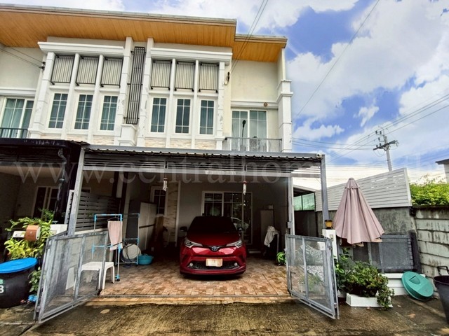 ทาวน์โฮม โกลเด้น ทาวน์ รามอินทรา - คู้บอน เฟอร์นิเจอร์บิ้วอิน