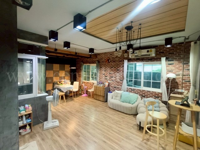 ทาวน์โฮม โกลเด้น ทาวน์ รามอินทรา - คู้บอน เฟอร์นิเจอร์บิ้วอิน