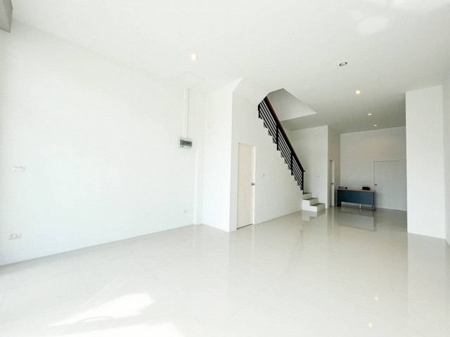 For Rent : Wichit, 3-Storey Commercial Building, 3 Bedrooms 4 Bathrooms