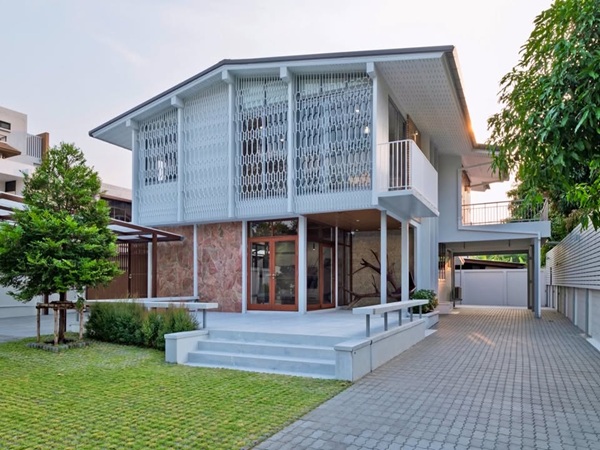 ให้เช่าบ้านเดี่ยว 2ชั้น เนื้อที่ 143ตร.ว พื้นที่ใช้สอย 450ตร.ม  4ห้องนอน 3ห้องน้ำ ถนนสุขุมวิท 71 ปรีดีพนมยงค์-เอกมัย ราคาเช่า 250,000 บ/ด