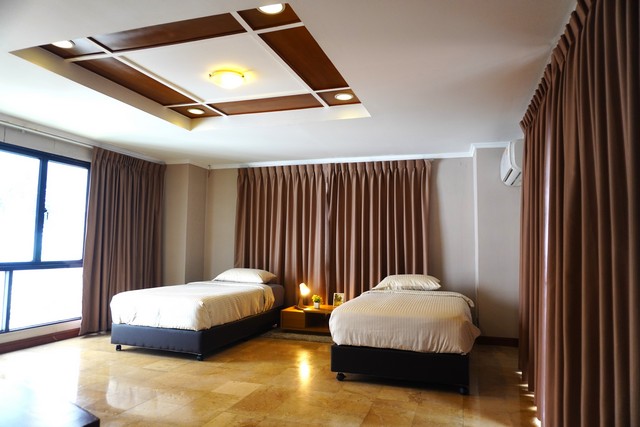 เช่า คอนโด 4 ห้องนอน ยังเพลส ซอยประสานมิตร (สุขุมวิท 23)- Young Place Condo Sukhumvit 23