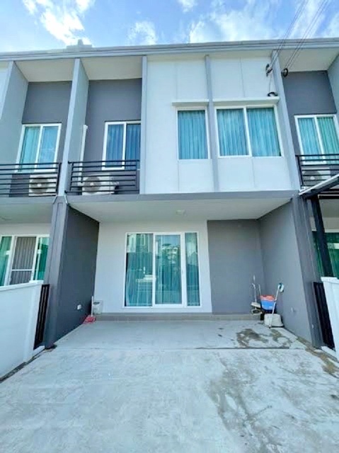 MRT บางชัน 800 ม. 3นอน ให้เช่าทาวน์โฮม 2 ชั้น 20ตร.วา.158 ตร.ม.เทคนิคมีนบุรี 2 กม รามอินทรา 115-119 2 น้ำ  รพ.เสรีรักษ์ 1.7 กม.