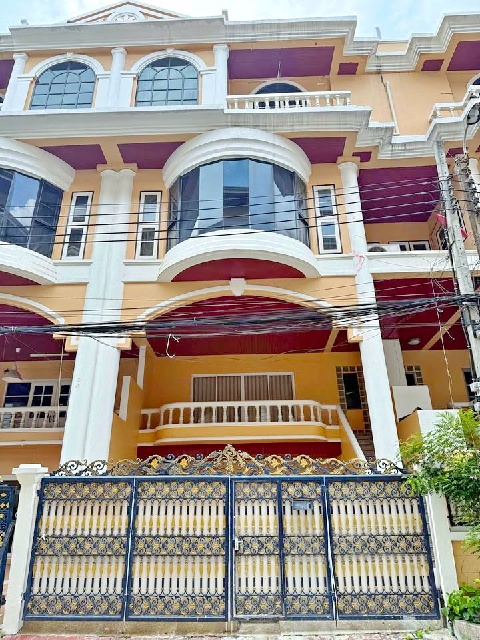 ตลาดเอกมัย 1.1 กม. ซ.ทองหล่อ 17-25 BTSพร้อมพงษ์ 1.8 กม. ให้เช่าทาวน์เฮ้าส์ 5ชั้น 5นอน  30ตร.วา. 402 ตร.ม. รพ.สมิติเวช สุขุมวิท 1กม. 5น้ำ  