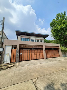 นันทวัน ศรีนครินทร์ ถนนศรีนครินทร์ ตำบลบางเมือง อำเภอเมืองสมุทรปราการ จ.สมุทรปราการ