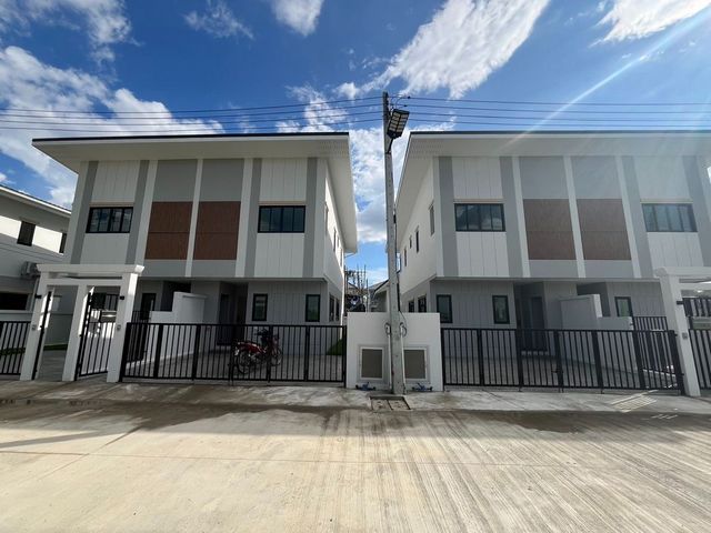 ราคาเริ่มต้นที่ 2.39 ล้าน #สันปูเลย #ดอยสะเก็ด บ้านแฝด สไตล์ #Modern #Japanese บนทำเล ใกล้ตัวเมือง ในราคาสุดคุ้ม ตอบโจทย์บ้านหลังแรก