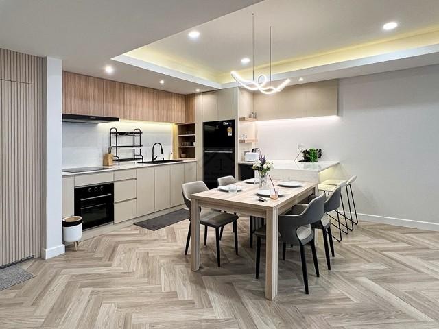 ขายทาวน์เฮาส์ 2 ชั้น 30 ตรว. ย่านเอกมัย 22 ปรีดี พนมยงค์ 41 ใกล้ BTS พระโขนง ( รีโนเวทใหม่ )