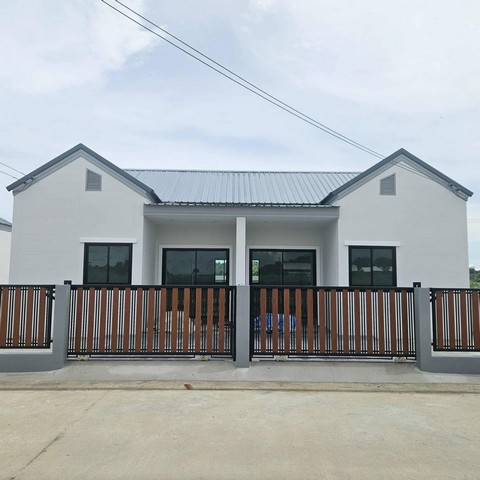 ขายบ้านแฝดคู่ พร้อมผู้เช่า ซอยตรงข้ามวัดสระแก้ว ต.สำนักท้อน อ.บ้านฉาง จ.ระยอง