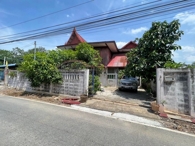 ขายบ้านไม้สักเก่า ครึ่งปูนครึ่งไม้ สไตล์ไทยประยุกต์ ราคานี้หาไม่ได้อีกแล้ว! เพียง 1.5 ล้าน