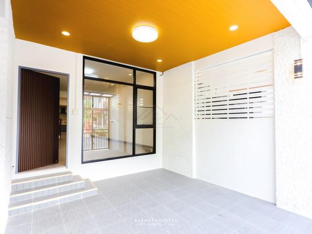 P646 ขาย ทาวน์เฮ้าส์ ซอยลาดพร้าว 94 ซอยอินทราภรณ์ เข้า - ออกได้หลายทาง เดินทางสะดวก ใกล้เลียบด่วน รีโนเวทใหม่สวย