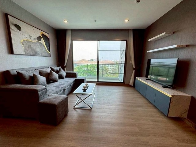 ให้เช่าธัช ฮิลล์ เพลส คอนโด ห้องมุม วัวสระว่ายน้ำ ช้างเผือก