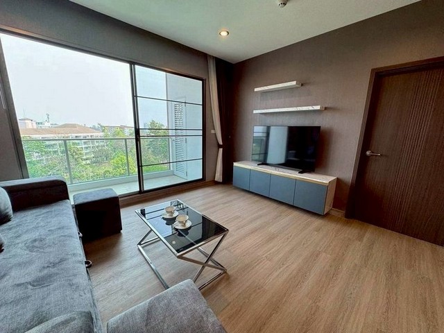 ให้เช่าธัช ฮิลล์ เพลส คอนโด ห้องมุม วัวสระว่ายน้ำ ช้างเผือก