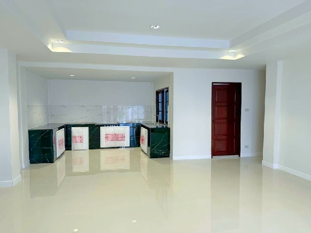 ซ.ทองหล่อ 17-25 ให้เช่าทาวน์เฮ้าส์ 5ชั้น 5นอน BTSพร้อมพงษ์ 1.8 กม.32ตร.วา. 600 ตร.ม. รพ.สมิติเวช สุขุมวิท 1กม. 5น้ำ  ตลาดเอกมัย 1.1 กม.