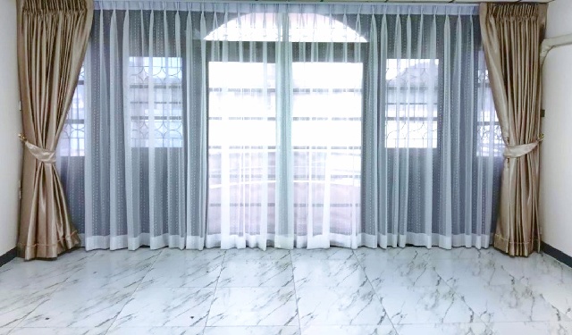 พร้อมเฟอร์ ให้เช่าโฮมออฟฟิศ 3 ชั้น เซ็นทรัล ลาดพร้าว 1.3 กม.4 นอน รัชดา MRT ลาดพร้าว 900 ม.ต่างระดับ 30 ตร.วา.355 ตร.ม.4 น้ำ