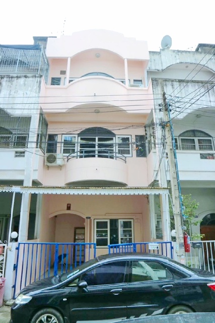 เซ็นทรัล ลาดพร้าว 1.3 กม.รัชดา MRT ลาดพร้าว 900 ม. ให้เช่าโฮมออฟฟิศ 3 ชั้น 4 นอน  พร้อมเฟอร์ ต่างระดับ 29 ตร.วา.350 ตร.ม.4 น้ำ