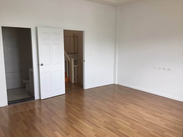 ให้เช่าทาวโฮม3 ชั้น เลียบคลองภาษีเจริญฝั่งเหนือ  ใกล้สถานีรถไฟฟ้า MRT สายสีน้ำเงิน ทวีวัฒนา ริมถนนหน้าโครงการหมู่บ้านปริญลักษณ์เพชรเกษม69