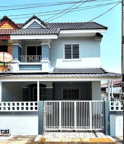 หมู่บ้านโชติกา ซอยเทศบาล5  เนื้อที่  25   ตรวหลังริมมีพื้นที่ด้านข้าง 3 นอน  2 ห้องน้ำ 