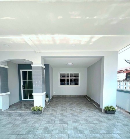 หมู่บ้านโชติกา ซอยเทศบาล5  เนื้อที่  25   ตรวหลังริมมีพื้นที่ด้านข้าง 3 นอน  2 ห้องน้ำ