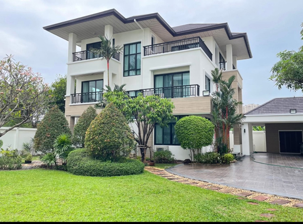 ให้เช่าบ้านเดี่ยวหรู 3ชั้น210 ตร.ว  7ห้องนอน 4ห้องน้ำ เฟอร์ครบ ถนนรัชดา จตุจักร ลูกคต่างชาติ ราคาเช่า 130,000 บ/ด ลูกค้าไทย 110,000 บ/ด