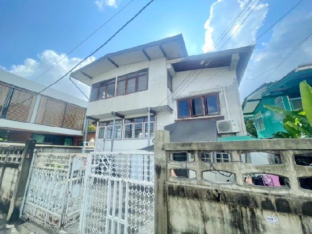 พณิชยการเชตุพน 1.9 กม.บ้านเดี่ยว 2.5 ชั้น ตลาดสดบางปะกอก 2.2 กม.17ตร.วา.67 ตร.ม.3 นอน 1 น้ำ  วิวแม่น้ำเจ้าพระยา สะพานพระราม 9  