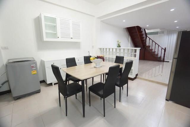 ให้เช่าทาวน์โฮม 3 ชั้น หมู่บ้านอยู่เจริญ รัชดาภิเษก ซอย 3 ใกล้ MRT พระราม 9 รีโนเวทมาใหม่