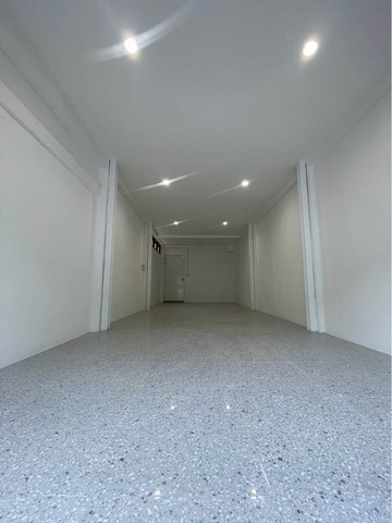 ให้เช่าทาวน์โฮม 3 ชั้น ถนนจันทร์ เขตสาธร ใกล้ MRT สุรศักดิ์ เหมาะสำหรับทำออฟฟิศ หรือพักอาศัย