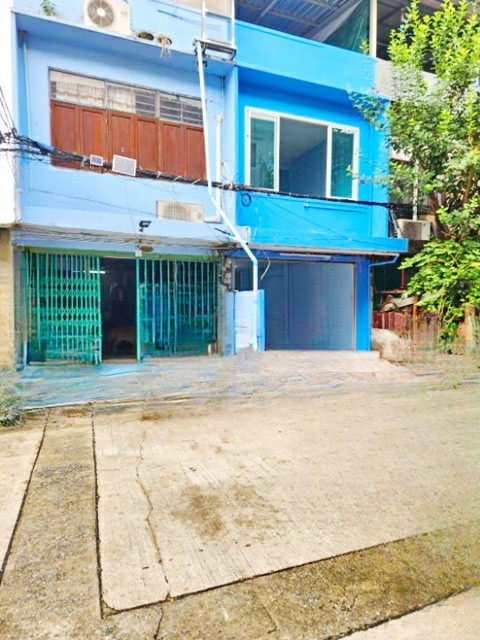  เทอร์มินอล21 ให้เช่า สาธุประดิษฐ์ 30-34  3 ชั้น พระราม 3 2กม. พร้อมเข้าอยู่  2นอน เซ็นทรัลพระราม3 1.5 กม   1น้ำ  รร. สารสาสน์พัฒนา 