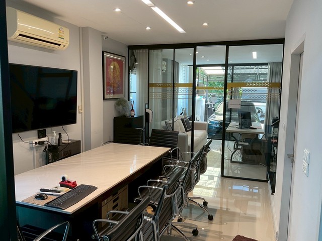 ขายโฮมออฟฟิศสุด Cool อาคาร Townhome 3 ชั้น โครงการหมู่บ้าน Prime Kaset Nawamin ลาดพร้าว