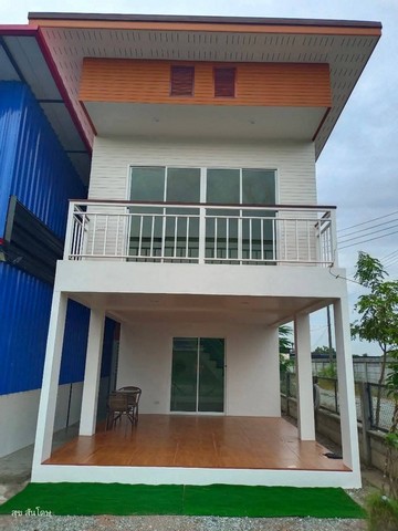 ขายที่ดินพร้อมสิ่งปลูกสร้างบ้าน โกดังสภาพใหม่ บนพื้นที่​  200​ ตรวบ้าน2​ ชั้น​ 1​ นอน2น้ำ โกดัง​ 200​ ตรม