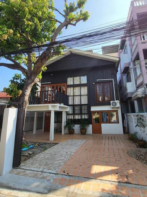 ให้เช่าบ้านเดี่ยว 2 ชั้น 60 ตรว. ซอยสุทธิพงษ์ รัชดาภิเษก บ้านไม้ทรงไทยคลาสสิก ใกล้ Mrt สุทธิสาร