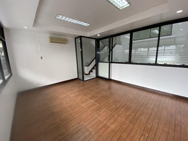 ให้เช่าทาวน์โฮม4ชั้นย่านทาวน์อินทาวน์รามคำแหงลาดพร้าวใกล้เลียบด่วนใกล้รร.บดินทร์เดชา