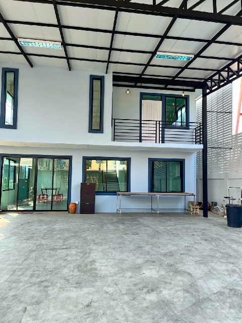 บ้านเดี่ยว 2 ชั้น เพิ่งรีโนเวทใหม่ 58 ตร.วา.232 ตร.ม.เหมาะกับทำโฮมออฟฟิศ อยู่อาศัย  รร.นานาชาติบริติชโคลัมเบีย 3.5 กม. 4 นอน 2 น้ำ