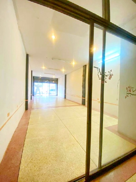 วารินชำราบ อาคารพาณิชย์ 3 ชั้น 1 คูหา .ปตท.ม.อุบลราชธานี 900 ม.ติดถนนใหญ่ ทำเลทอง 3 นอน 3 น้ำ 