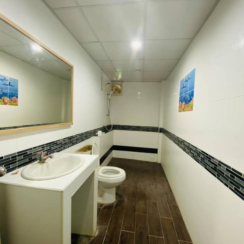 ตึกแถวพร้อมผู้เช่า! ต่อเติมห้องน้ำทุกชั้น + ชั้นลอยเต็ม! ย่านพระราม 2 สะแกงาม ราคา 3.5 ล้าน บาท! เหมาะลงทุน หรือทา ธุรกิจพร้อมอยู่!